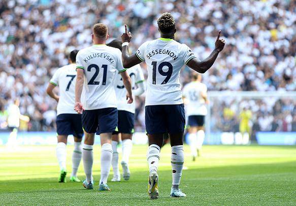 aoa体育娱乐-南安普顿客场逆转,迎来开门红反弹(南安普顿crescent place)