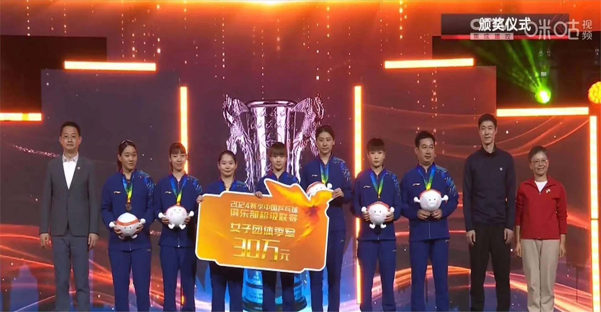 老妇人队内竞争激烈,全队士气高昂备战联赛的简单介绍 老妇人队内竞争激烈,全队士气高昂备战联赛的简单介绍