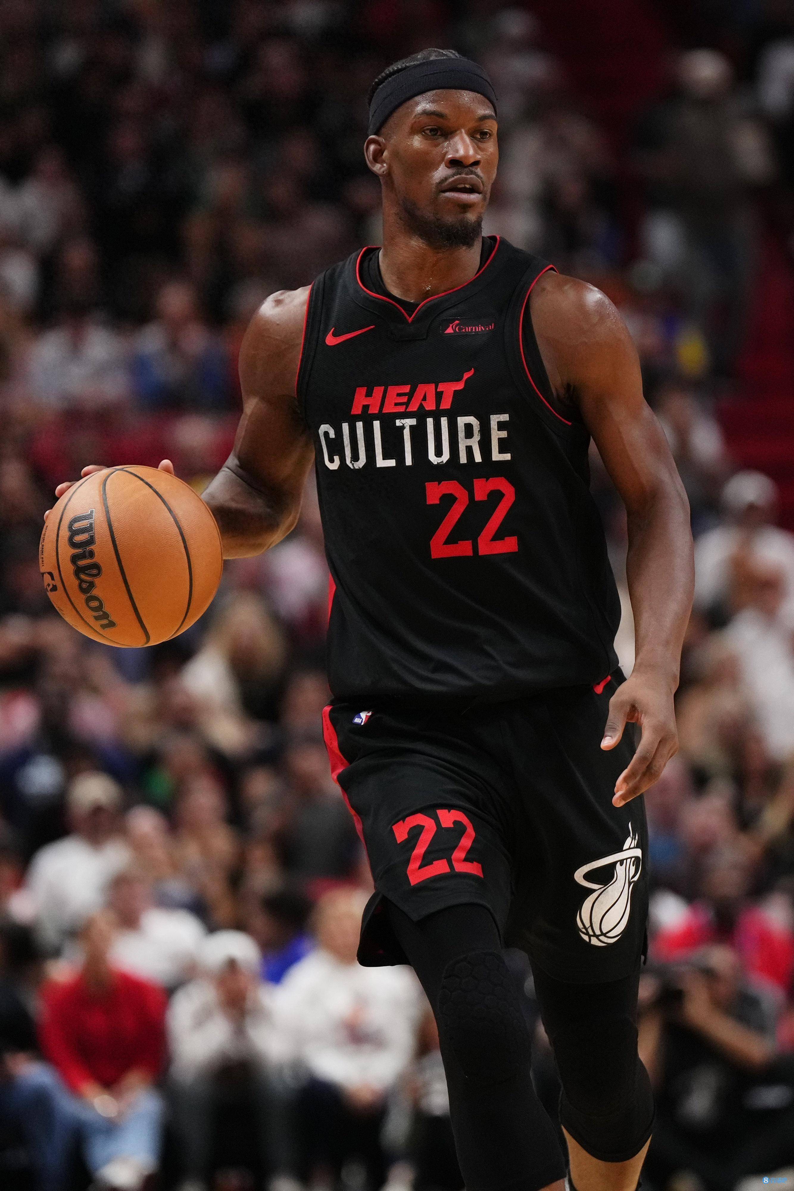 联盟热门球星表现抢眼，精彩篮球瞬间引爆全场的简单介绍