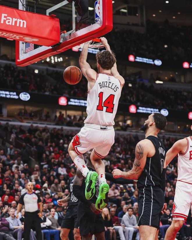 公牛新秀怀特被视为未来球队核心(公牛新秀叹服詹皇智商他提前喊出我们的战术)