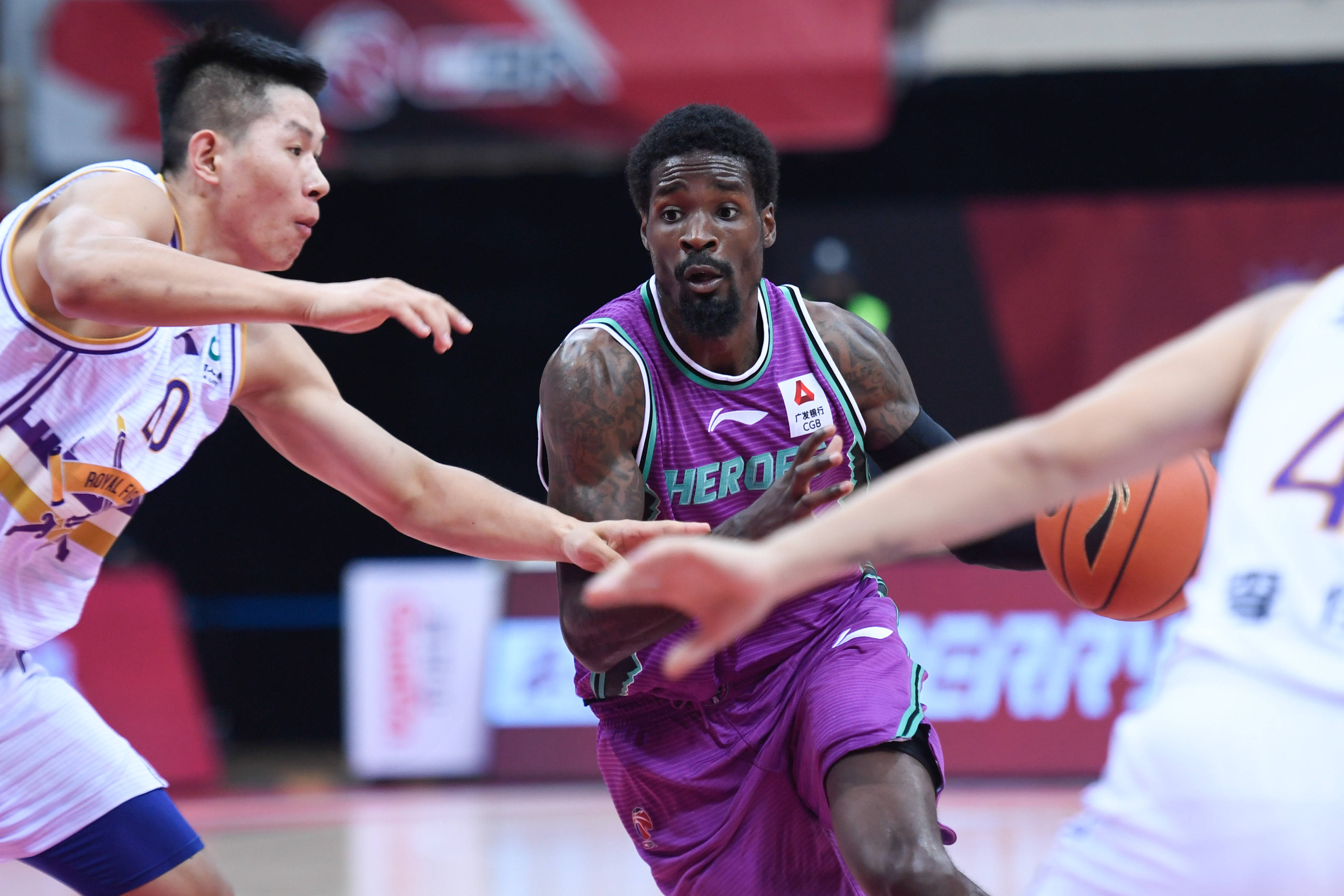 外援表现神勇,队伍险胜对手的简单介绍 外援表现神勇,队伍险胜对手的简单介绍