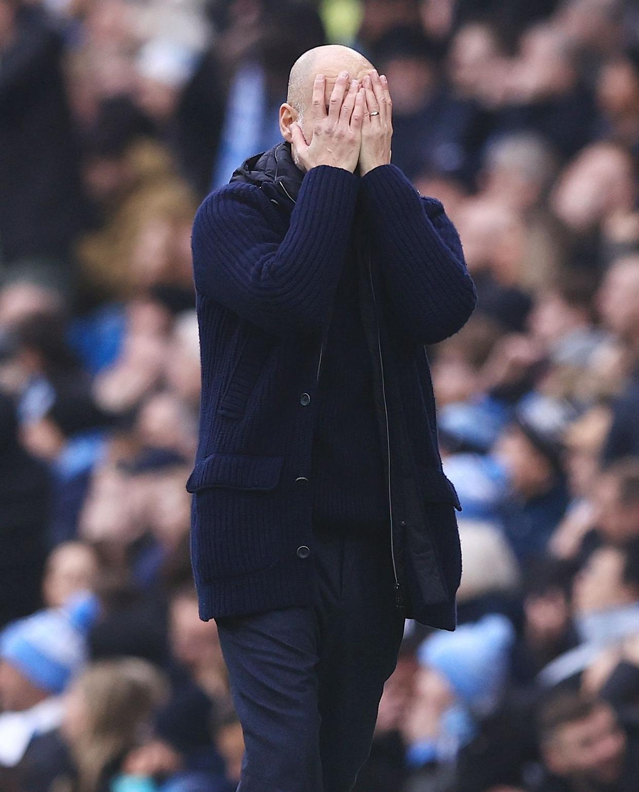 曼城防线连连失守，引发危机警报