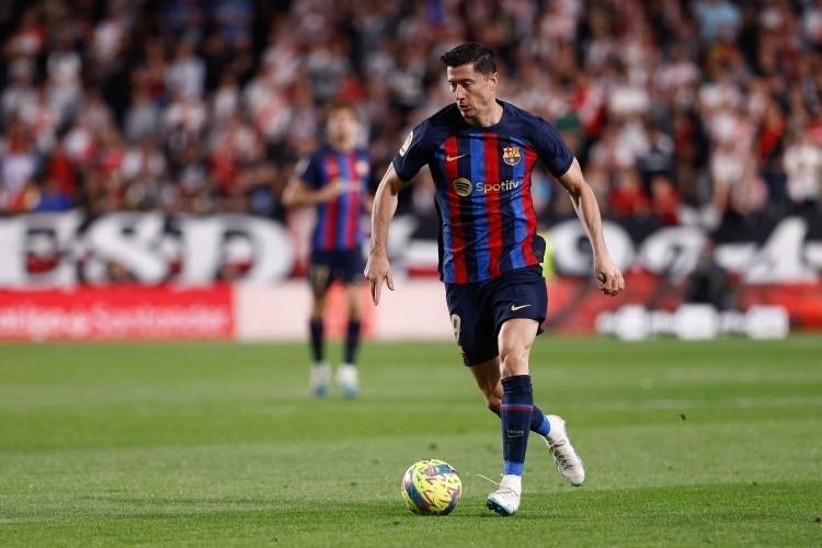 包含巴列卡诺后卫连场斩获，帮助球队保级的词条