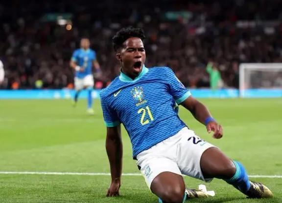 aoa体育课程-尼斯中锋射术精湛，连续两轮破门得分