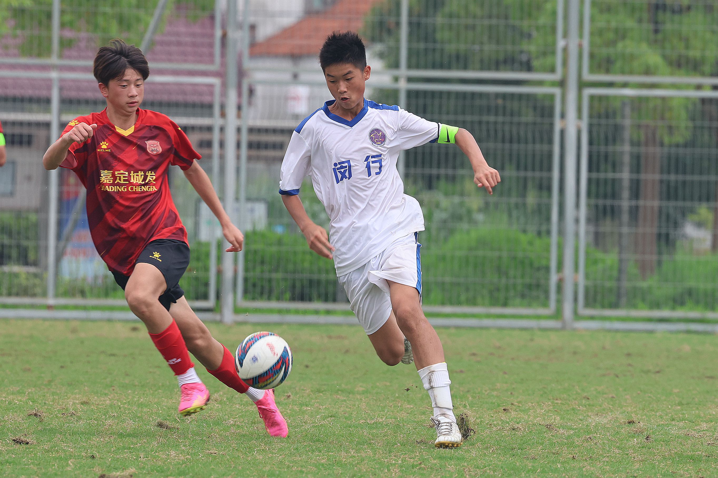 aoa体育直播-球队磨炼实力，足球锦标赛大幕徐徐拉开！