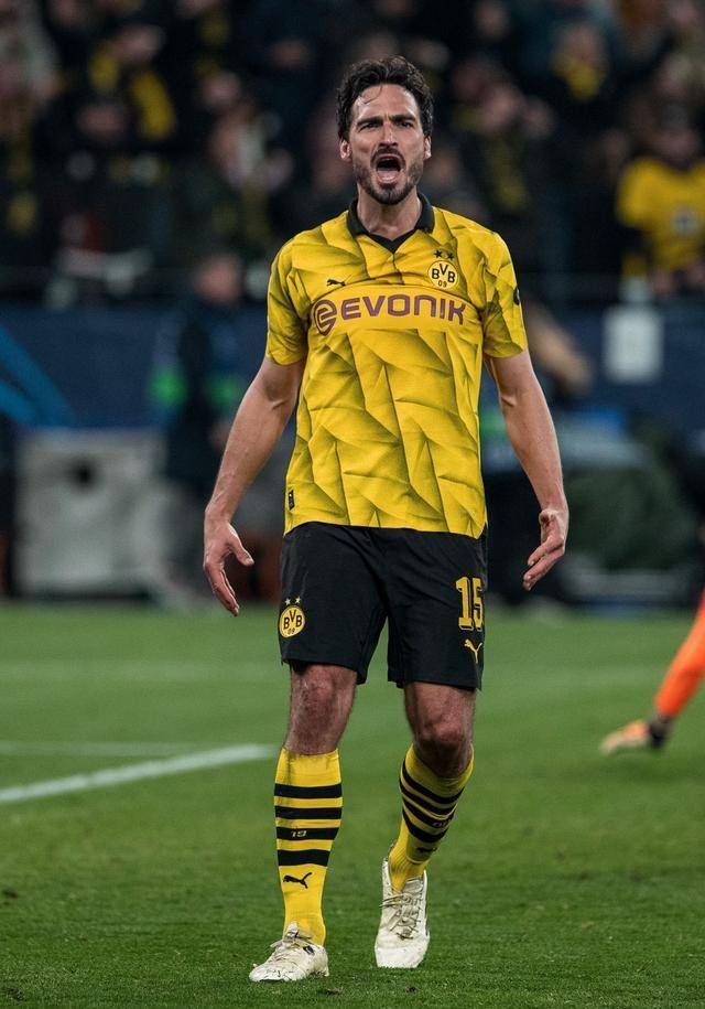 多特蒙德在比赛中取得惊人胜利，实现逆转