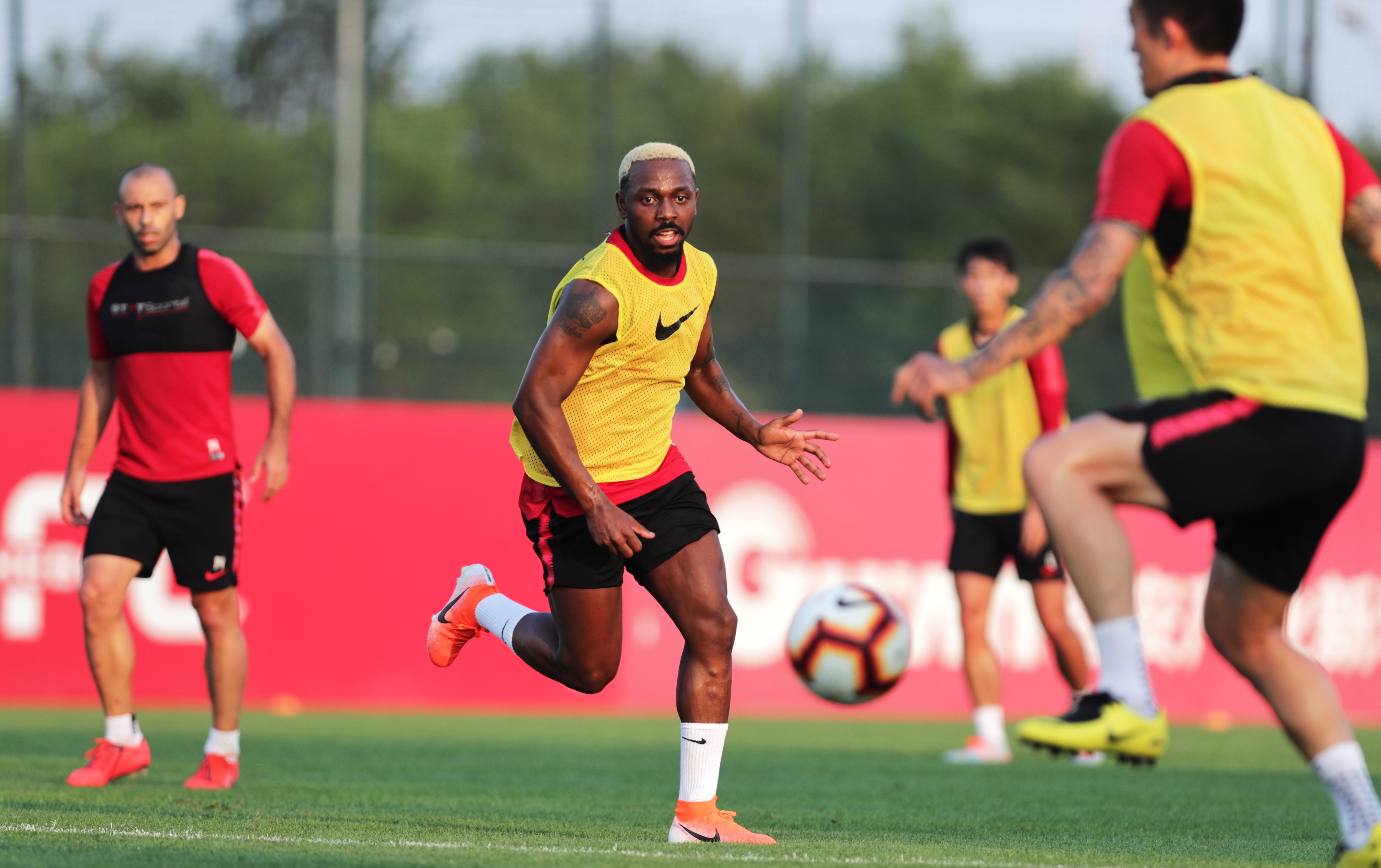 卡昂遭遇重创，降级形势堪忧