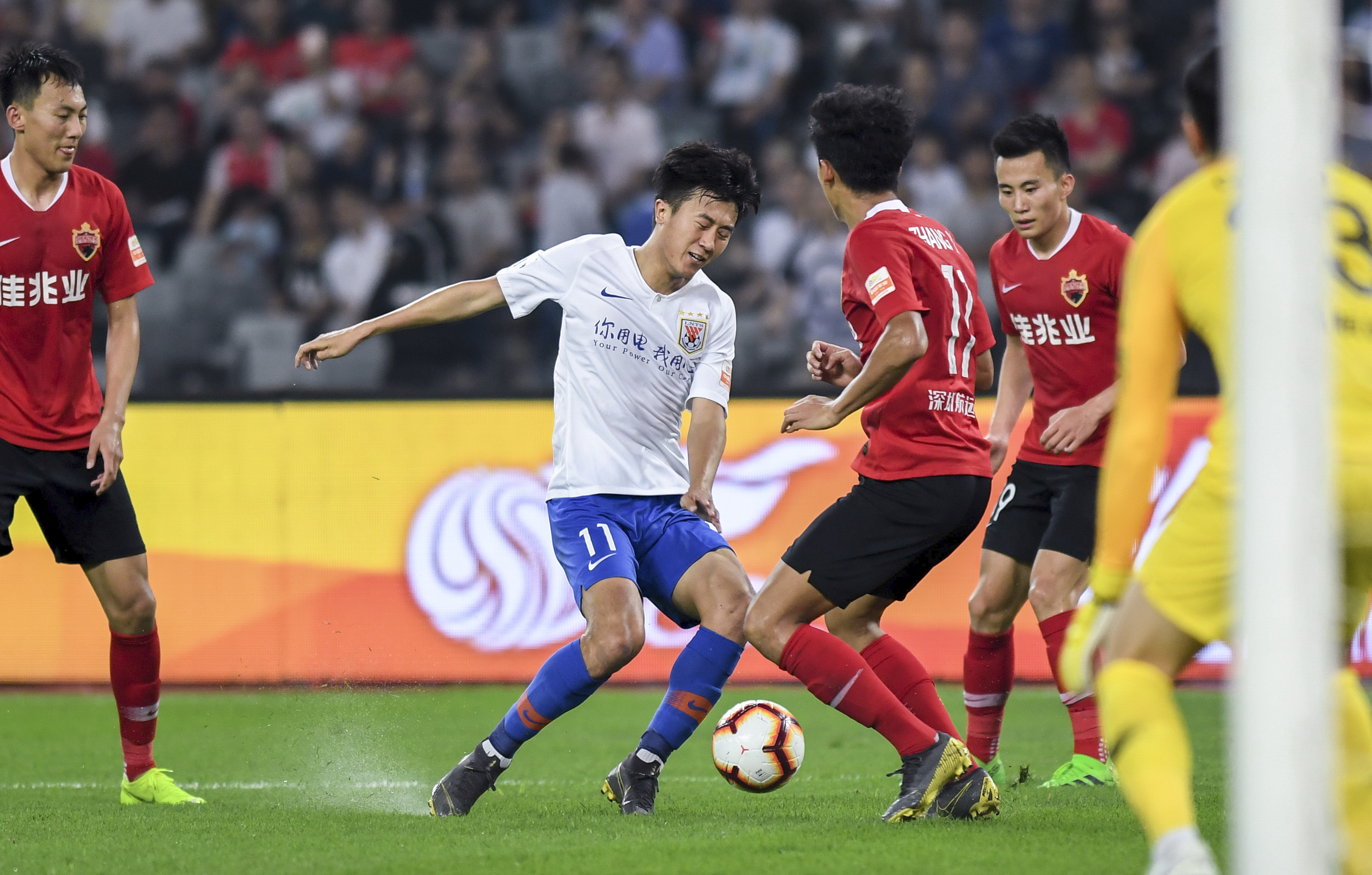 山东鲁能迎战广州恒大,谁将在比赛中脱颖而出? 山东鲁能迎战广州恒大,谁将在比赛中脱颖而出?