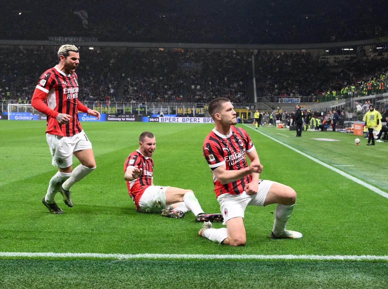 aoa体育-意大利足球聚焦球队风采，传奇故事不绝的简单介绍