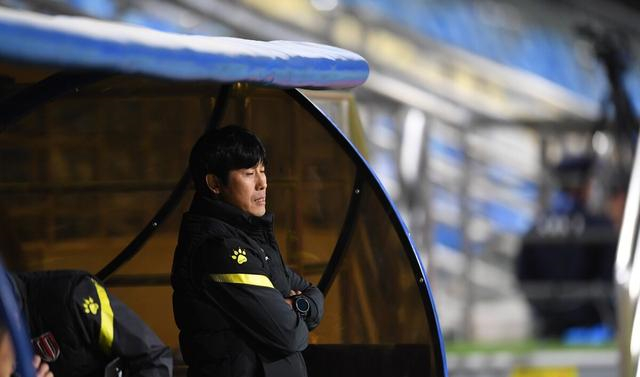 包含一支老牌强队遭遇巨大压力，能否逆转局势？的词条