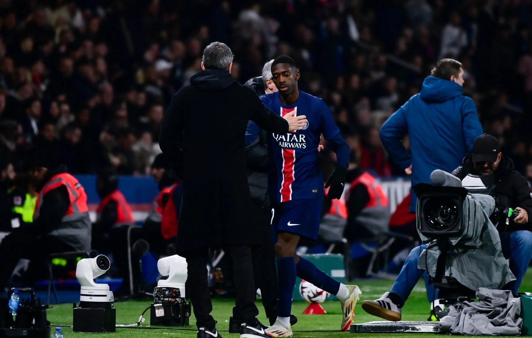 巴黎主场惨遭莱比锡逆转,晋级前景蒙阴影的简单介绍 巴黎主场惨遭莱比锡逆转,晋级前景蒙阴影的简单介绍