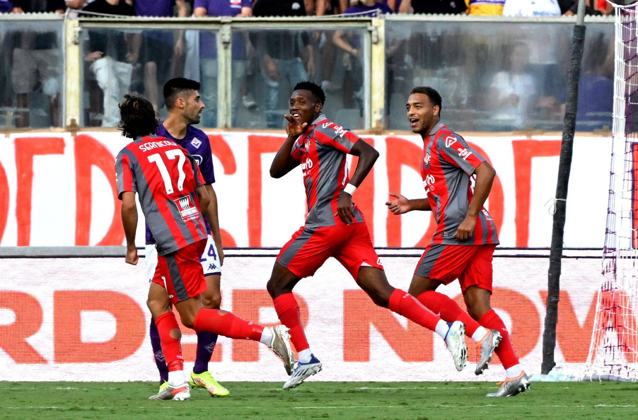 aoa体育新闻-包含帕尔马客场击败对手，逐渐找回胜利节奏的词条