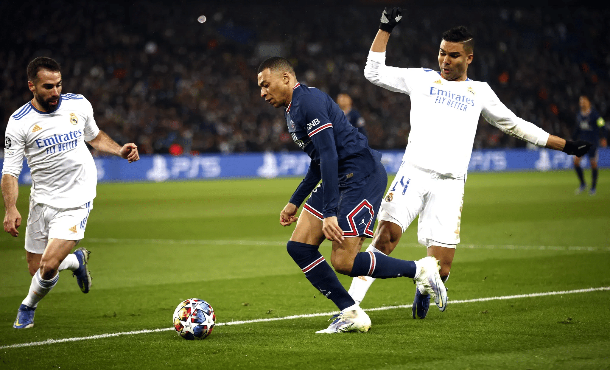 巴黎对阵皇家马德里,实力激烈 巴黎对阵皇家马德里,实力激烈