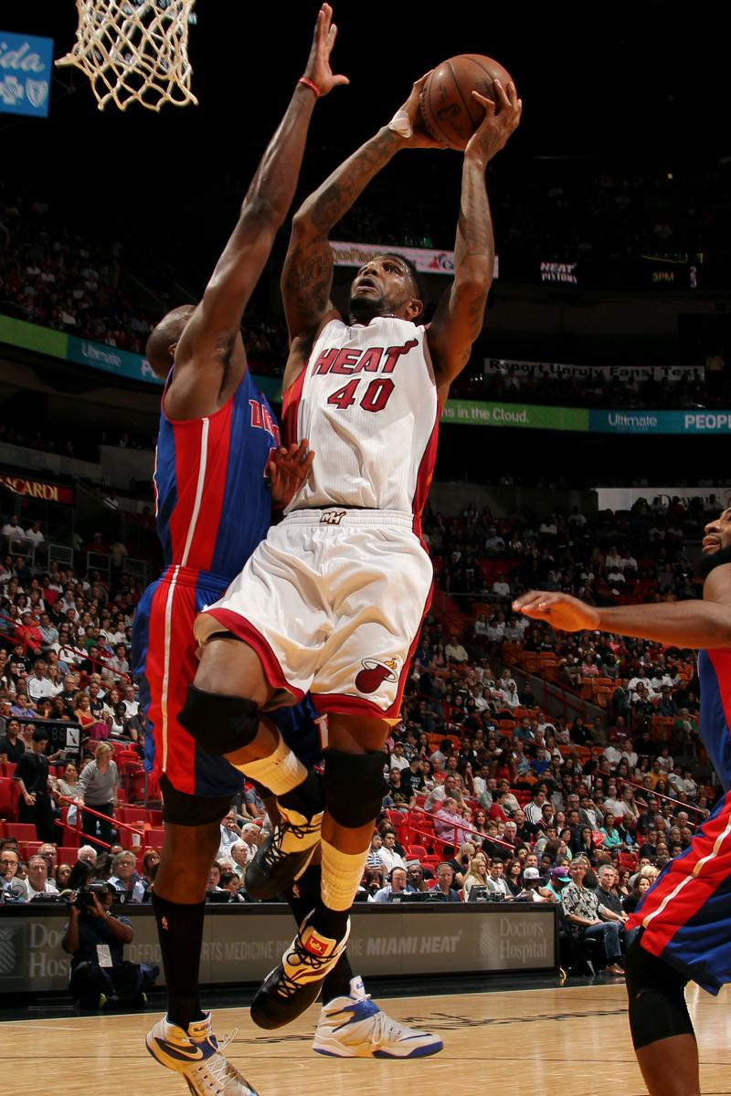 关于热火大胜活塞，取得四连胜的信息