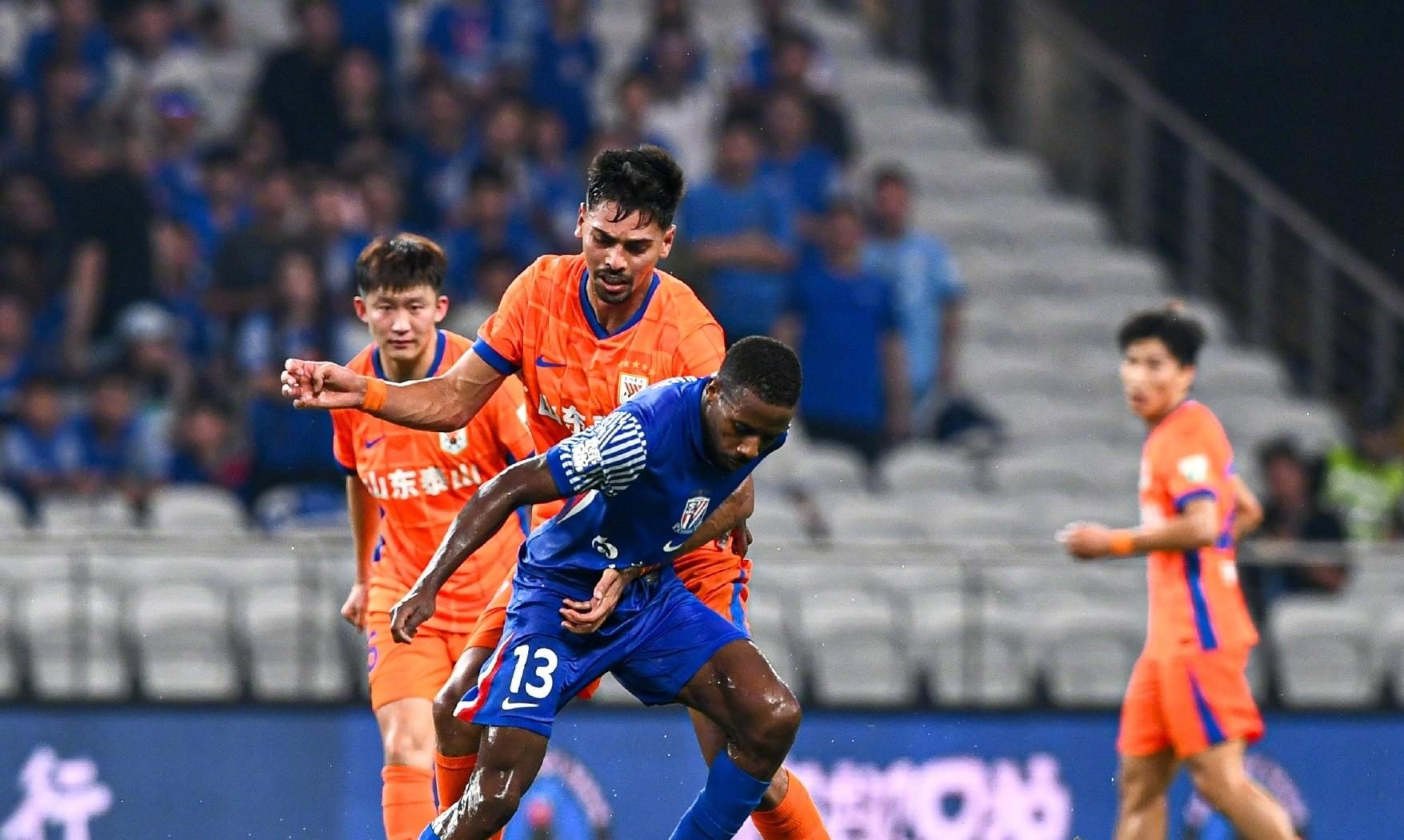 马拉加球员表现出色,帮助球队赢得比赛 马拉加球员表现出色,帮助球队赢得比赛