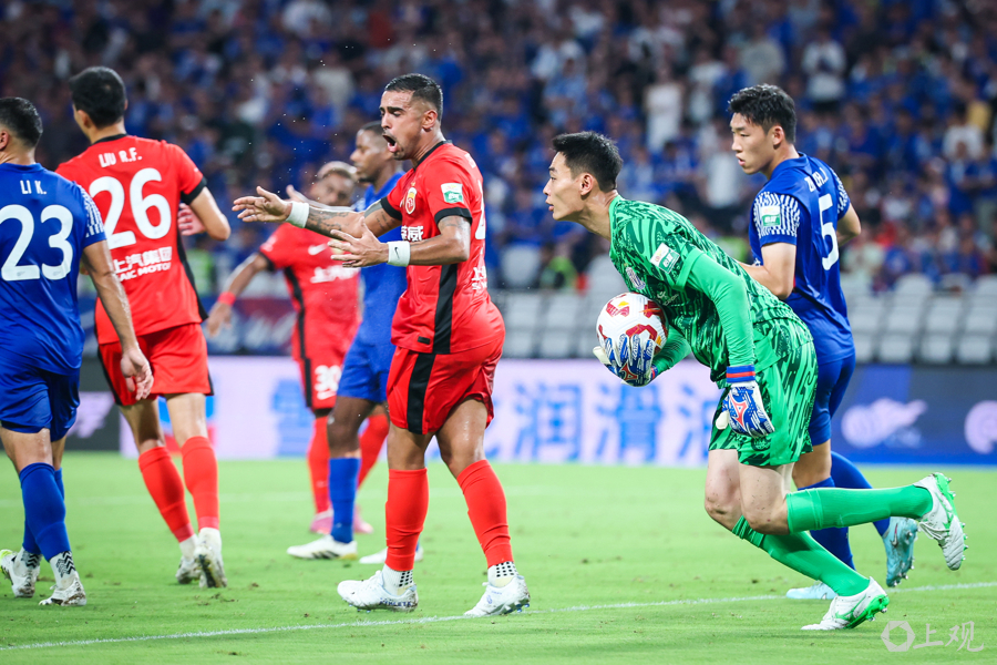 aoa体育培训-上海德比即将打响,上港对阵申花备战进行时