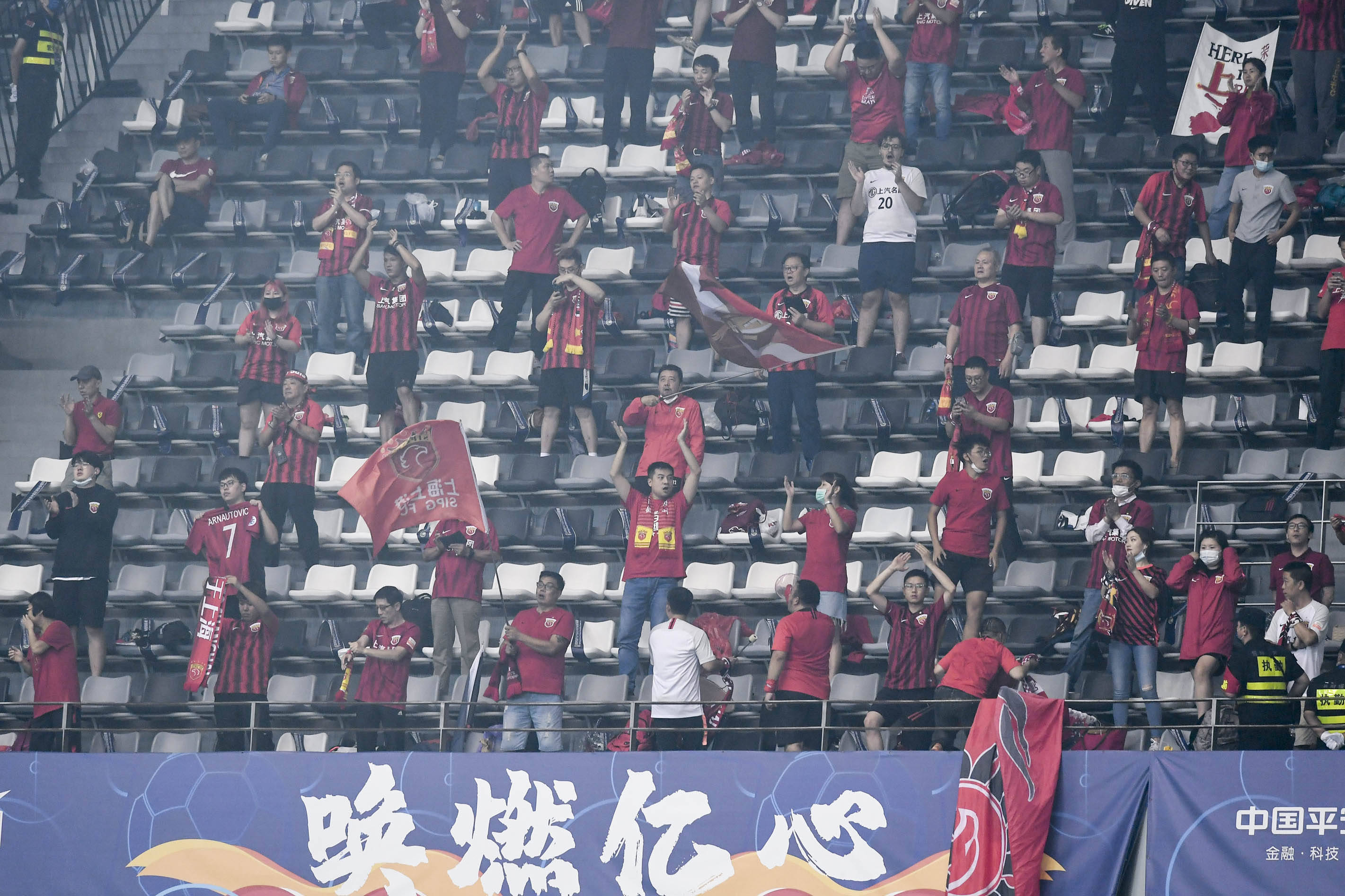 aoa体育活动-包含上海上港客场大胜辽宁宏运,稳居积分榜第三的词条