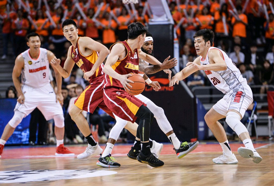 aoa体育-一场悬念重重的比赛,赛场上风起云涌