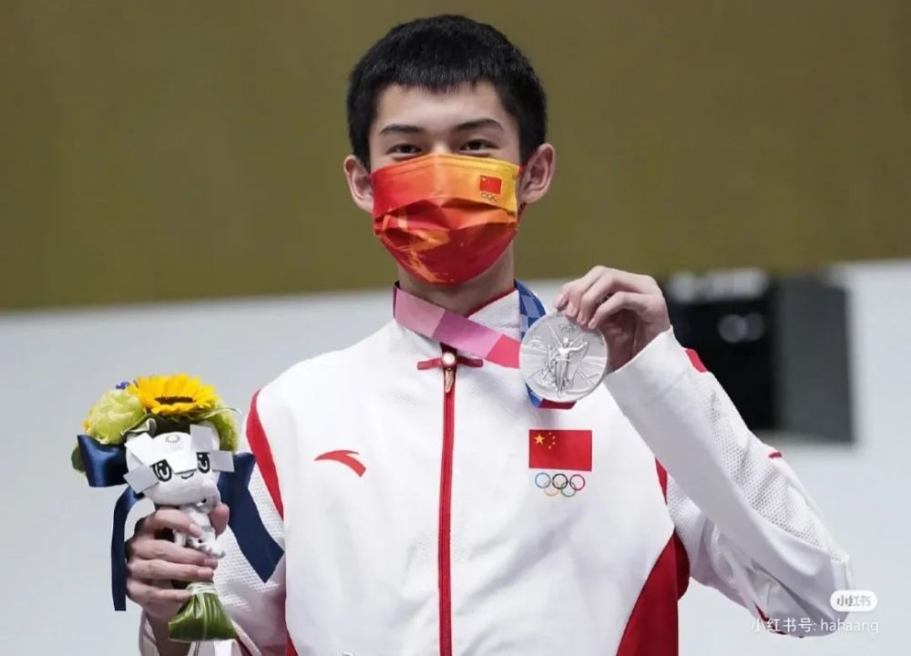 印尼选手勇往直前,登场领奖 印尼选手勇往直前,登场领奖