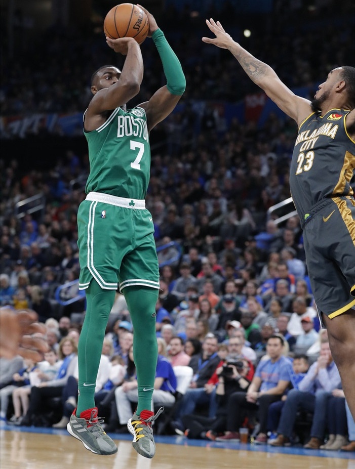 猛龙全队状态火热,击败人领先东部 猛龙全队状态火热,击败人领先东部