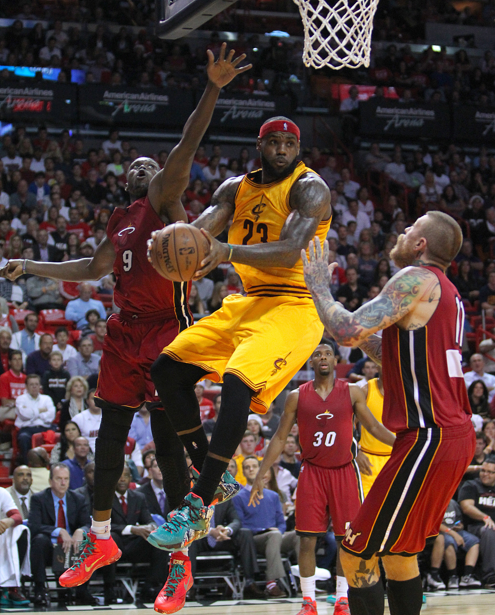 aoa体育新闻-关于球队实力碾压对手,篮球赛场上一边倒胜利的信息